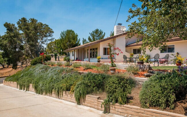 720 Elsinore Dr in Solvang, CA - Building Photo - Building Photo