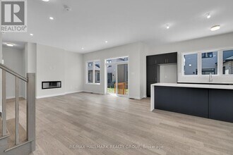 407 Euphoria Cres in Ottawa, ON - Building Photo - Building Photo