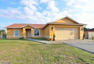 3420 Randall Blvd in Naples, FL - Building Photo
