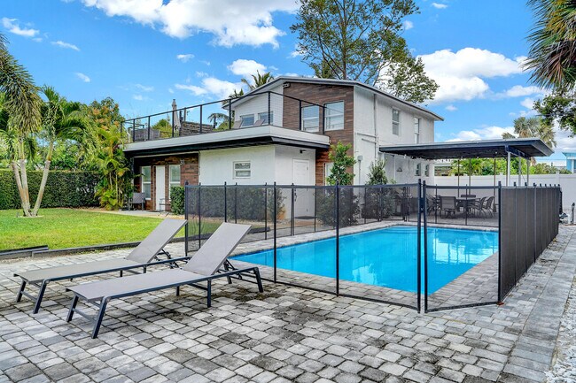 311 SE 3rd Ave in Delray Beach, FL - Building Photo - Building Photo