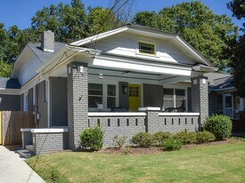 987 Katherwood Dr SW in Atlanta, GA - Building Photo