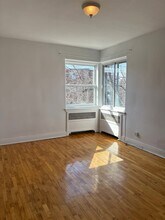 5805 Côte Saint Luc Rd in Hampstead, QC - Building Photo - Building Photo