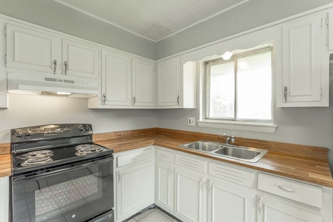 property at 3976-3976 Arbor Pl Ln
