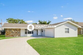 1061 SW Sudder Ave in Port St. Lucie, FL - Building Photo - Building Photo