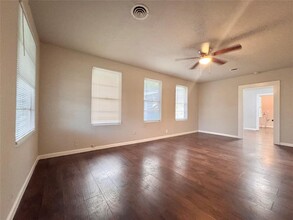 504 N Thomason St in Willis, TX - Building Photo - Building Photo
