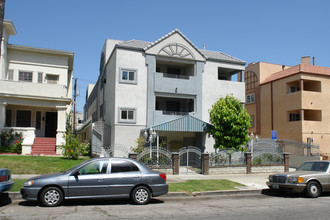 820 S New Hampshire Ave in Los Angeles, CA - Building Photo - Building Photo