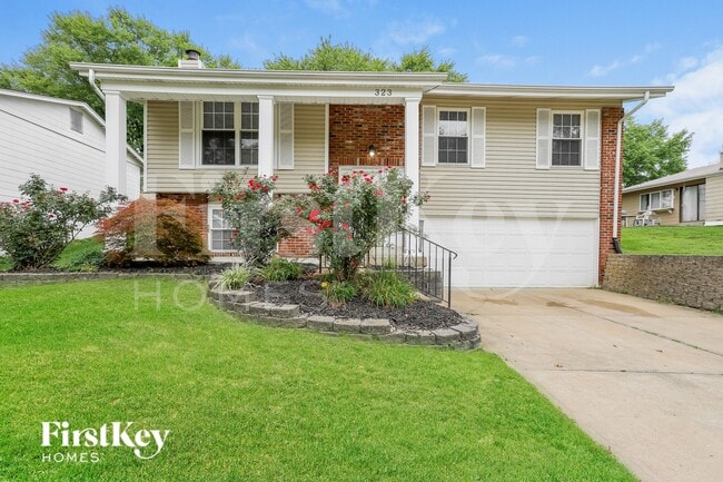 323 Turfwood Dr in Ballwin, MO - Foto de edificio - Building Photo