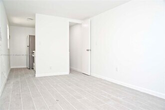 1323 N Federal Hwy-Unit -5 in Hollywood, FL - Building Photo - Building Photo