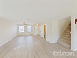 156 Jefferson Dr in Venus, TX - Foto de edificio - Building Photo