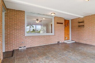 8428 County Rd 1060 E in Shirley, IL - Building Photo - Building Photo