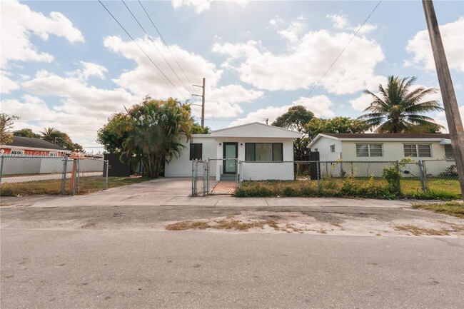 3600 NW 97th St in Miami, FL - Building Photo - Building Photo