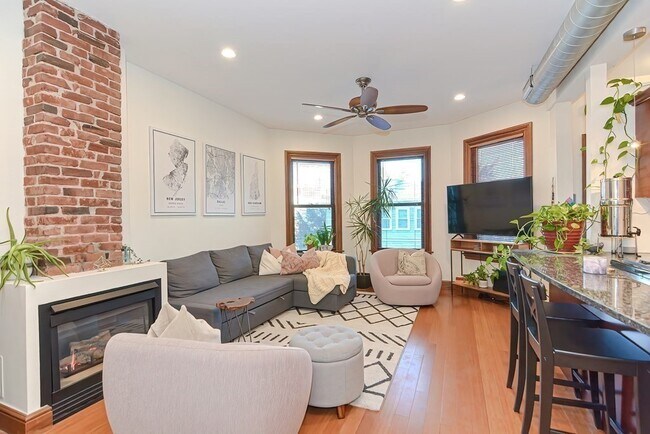 176 Hillside St in Boston, MA - Building Photo - Building Photo