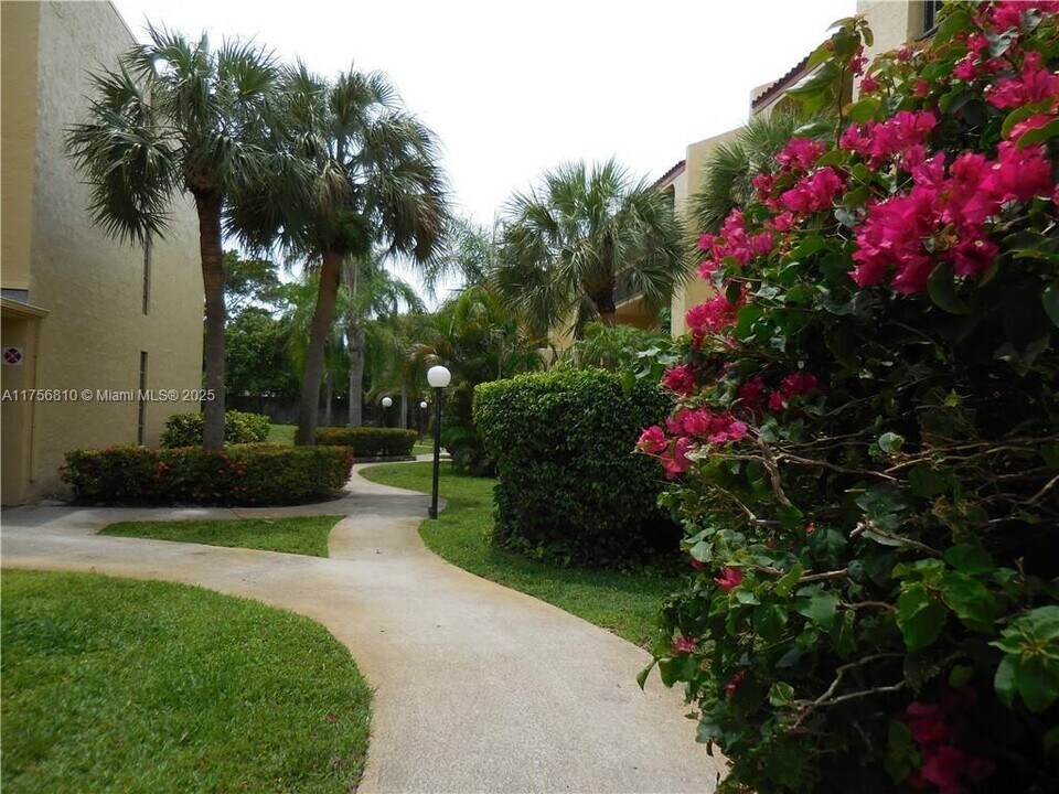 733 SE 1st Way in Deerfield Beach, FL - Building Photo