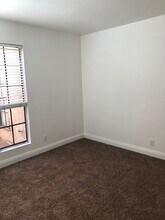 3944 Edgemoor Way in Las Vegas, NV - Building Photo - Building Photo