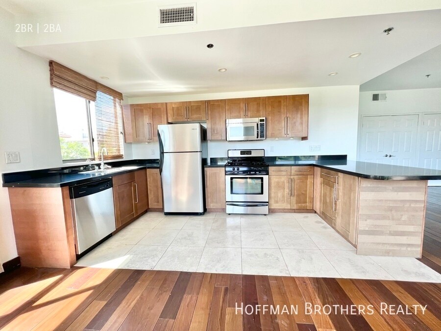 8813 Burton Way in Los Angeles, CA - Building Photo