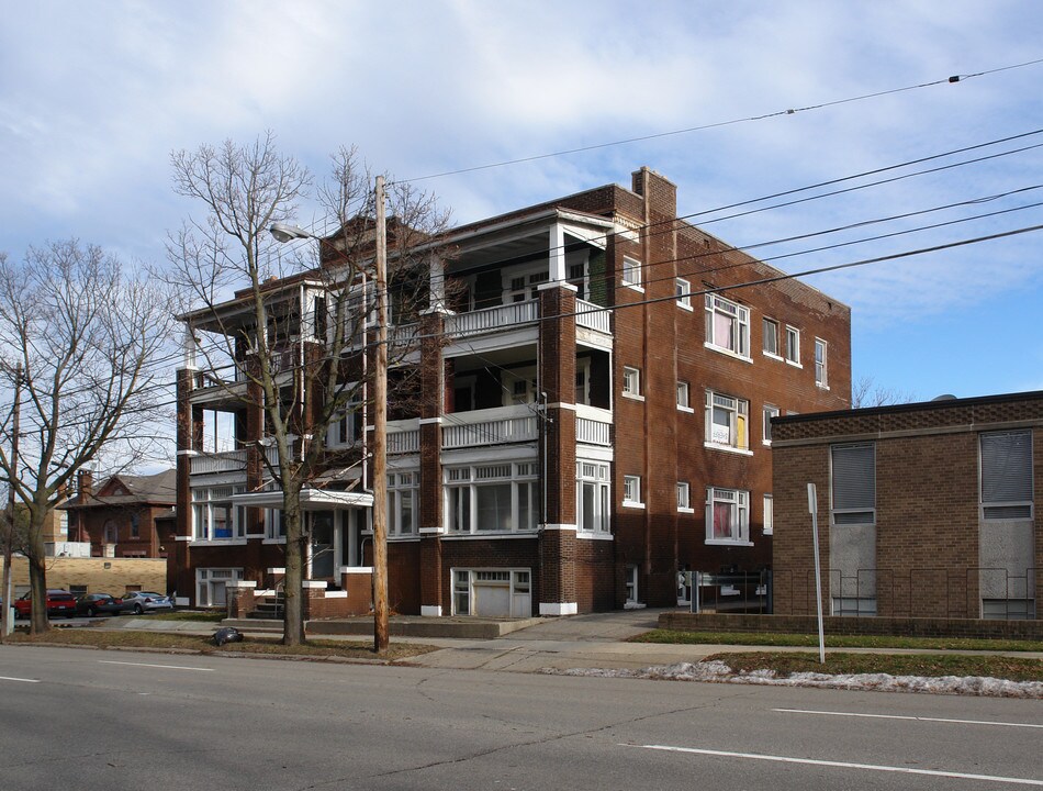 617 S Grand Traverse St in Flint, MI - Foto de edificio