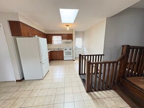 358 Templemead Dr in Hamilton, ON - Building Photo - Building Photo