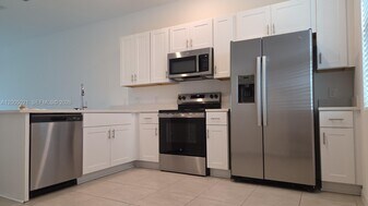3230 Skyline Lp in Kissimmee, FL - Building Photo