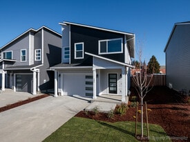 194 Kindre St in Saint Helens, OR - Building Photo