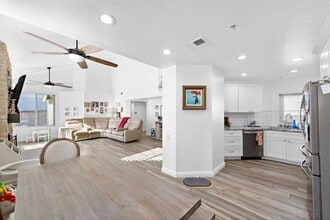 747 Via Otono in San Clemente, CA - Building Photo - Building Photo