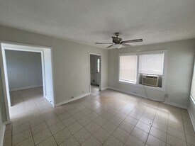 424-426 Natalen Ave in San Antonio, TX - Building Photo