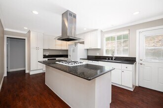 7721 Shorewood Dr in San Diego, CA - Building Photo - Building Photo
