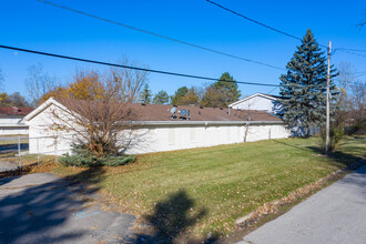 Lakeside Apartments in Flint, MI - Building Photo - Primary Photo