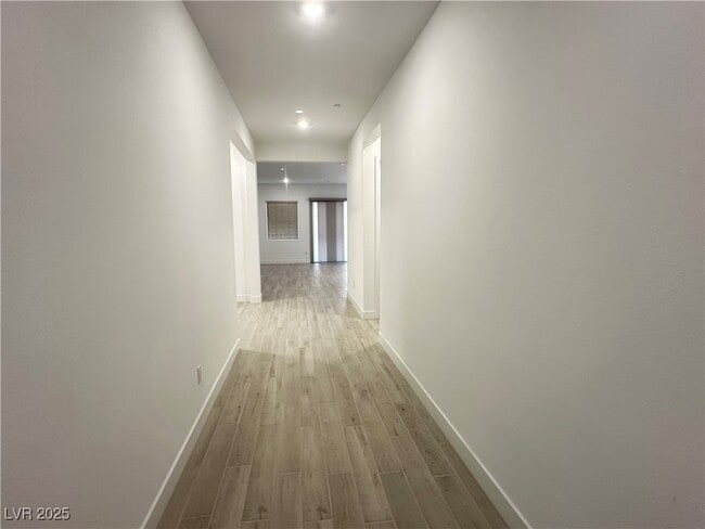 350 Tigullio Ave in Henderson, NV - Building Photo - Building Photo