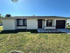 5329 Malamin Rd in North Port, FL - Building Photo