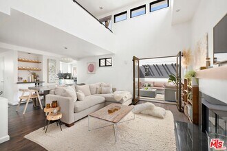 505 Pier Ave in Santa Monica, CA - Building Photo - Building Photo