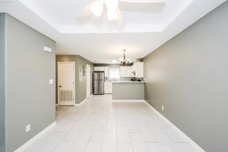 205 W San Carlos St in Laredo, TX - Building Photo - Building Photo