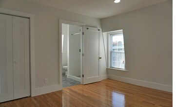 4 Osgood St, Unit 3 in Somerville, MA - Foto de edificio - Building Photo