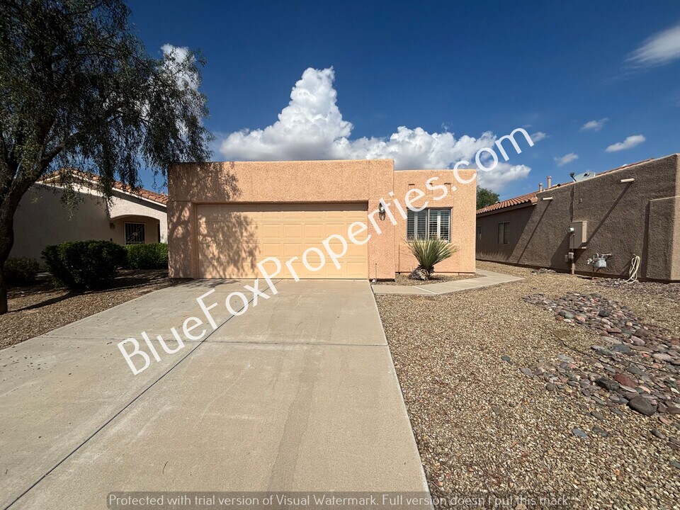 5389 N Willow Thicket Way in Tucson, AZ - Foto de edificio