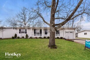 370 Falcon Dr in Florissant, MO - Building Photo