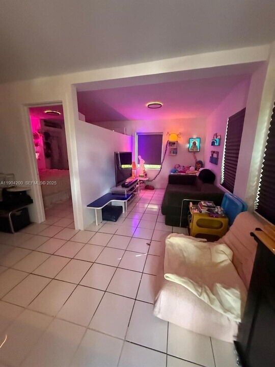 5028 NW 3rd Ave in Miami, FL - Foto de edificio