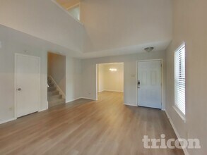 1611 Sunset Village Dr in Duncanville, TX - Building Photo - Building Photo