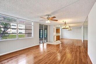 7875 Margate Blvd in Margate, FL - Building Photo - Building Photo