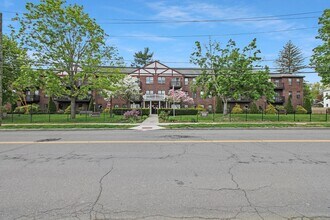 47 Highland St in West Hartford, CT - Building Photo - Building Photo