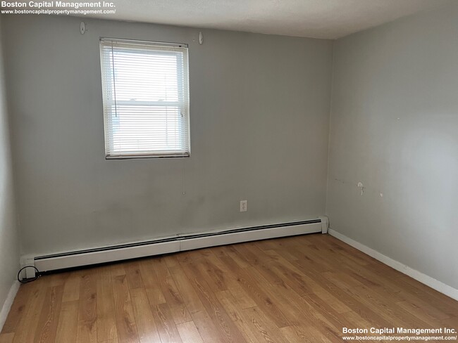 87 Florence St in Everett, MA - Foto de edificio - Building Photo