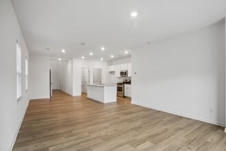 3853 Rustic Barn Wy in Loganville, GA - Foto de edificio - Building Photo