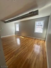 474 10th Ave in Paterson, NJ - Foto de edificio - Building Photo