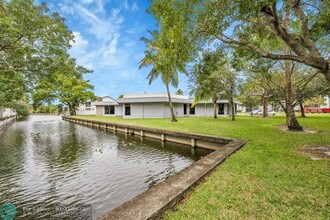 118 Royal Pk Dr in Oakland Park, FL - Building Photo - Building Photo