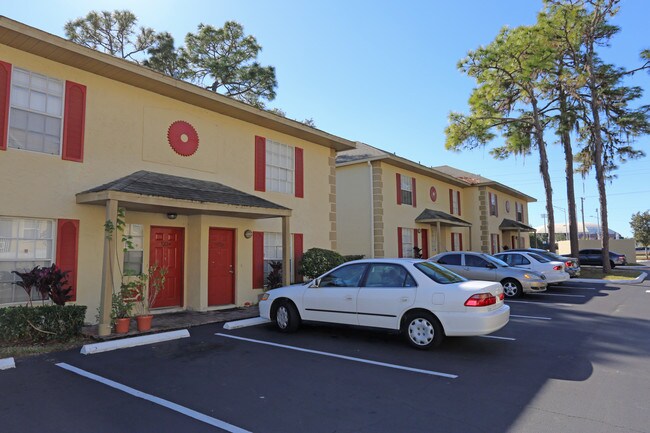 Sun Ridge Apartments in Tampa, FL - Foto de edificio - Building Photo