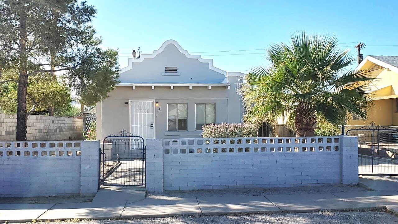 131 W Rocalla Ave in Ajo, AZ - Building Photo