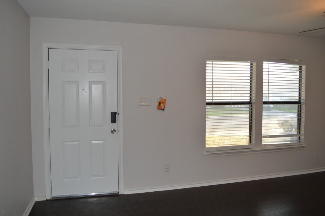 9731 Misty Plain Dr in San Antonio, TX - Building Photo