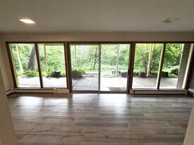 3168 Dubuque St NE in Iowa City, IA - Building Photo