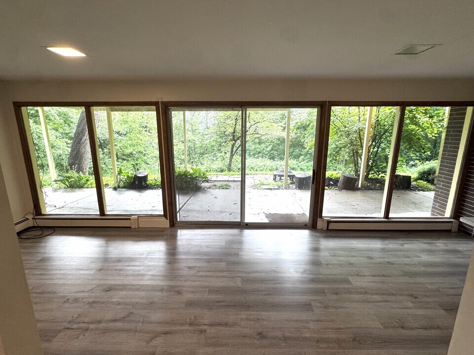 3168 Dubuque St NE in Iowa City, IA - Foto de edificio