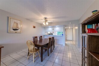 1516 Whitehall Dr, Unit #301 updated in Davie, FL - Foto de edificio - Building Photo