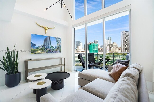 350 S Miami Ave, Unit 713 in Miami, FL - Building Photo - Building Photo