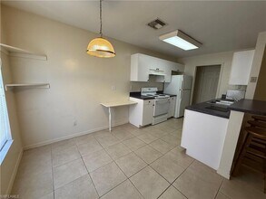 15561 Horseshoe Ln in Ft. Myers, FL - Building Photo - Building Photo